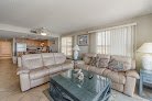 Negocio Beach Place Condominiums