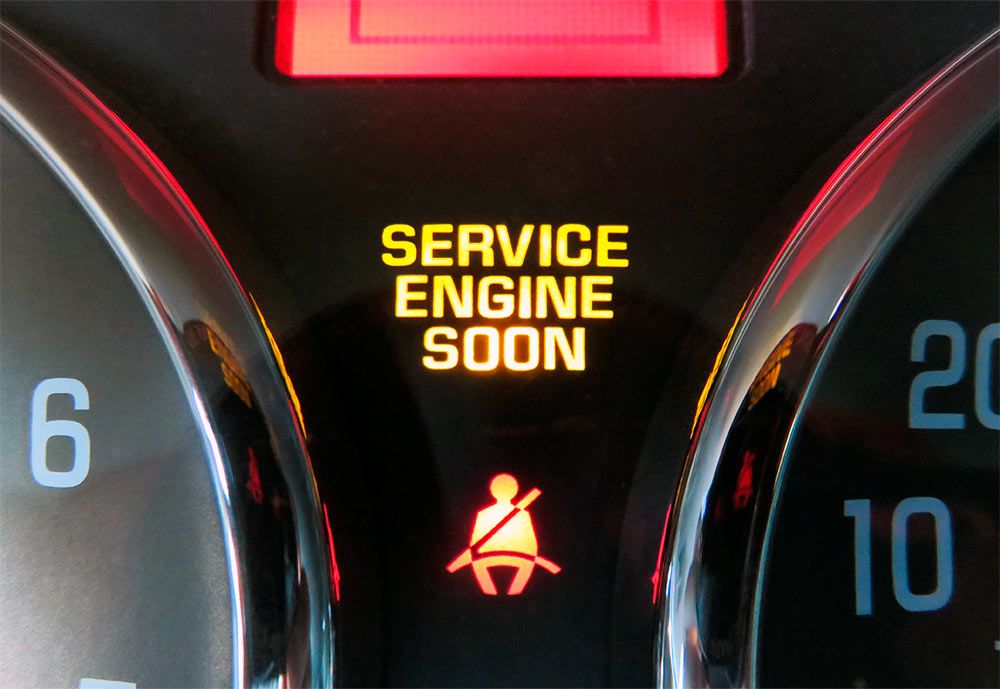 ¿Qué significa service engine soon y check engine?